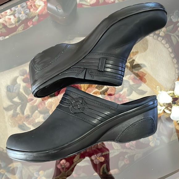 Clark’s - Picture 9 of 9